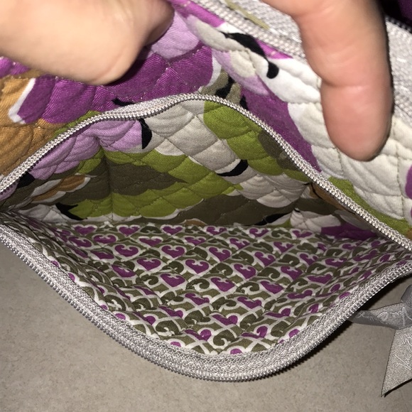 Vera Bradley On The Go EUC! Crossbody - Picture 5 of 9